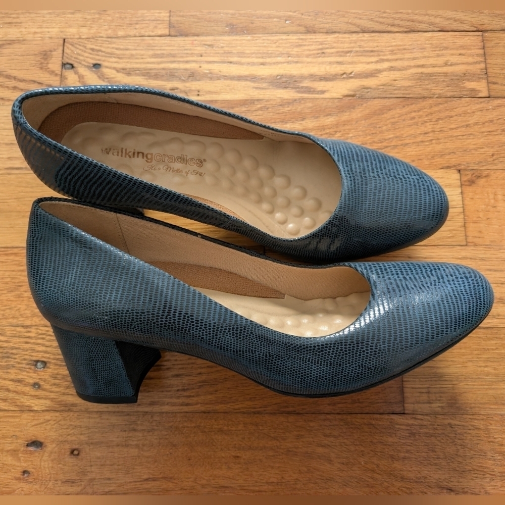 Walking Cradles Women's Textured Navy Heels